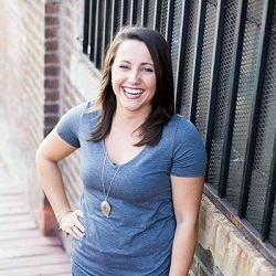 Comm Alumna Amanda Knaebel