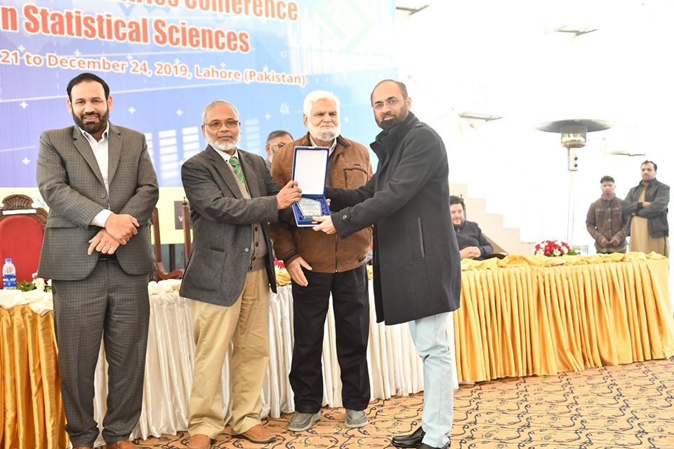 Photo of Ahmad Farooqi receiving award for best paper