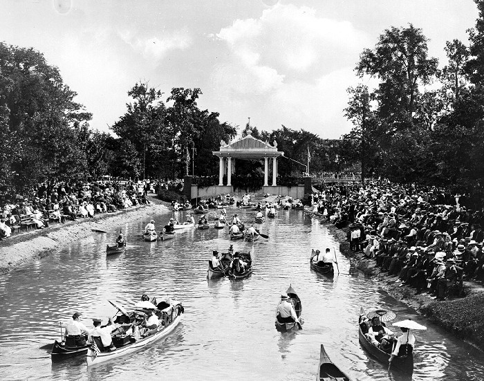 A stream through Belle Isle filled with boats