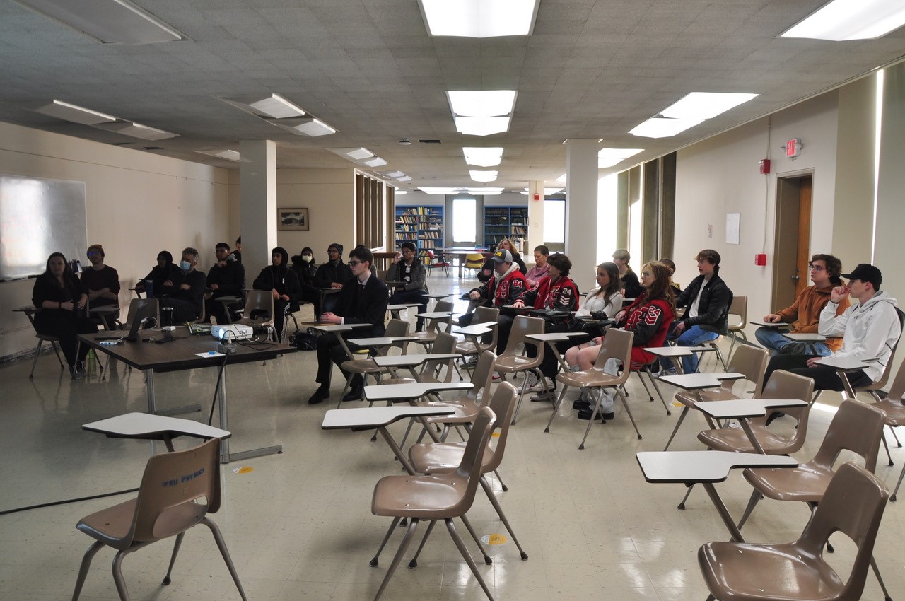 Image of high school students attending the Advanced Placement day in a Physics classroom