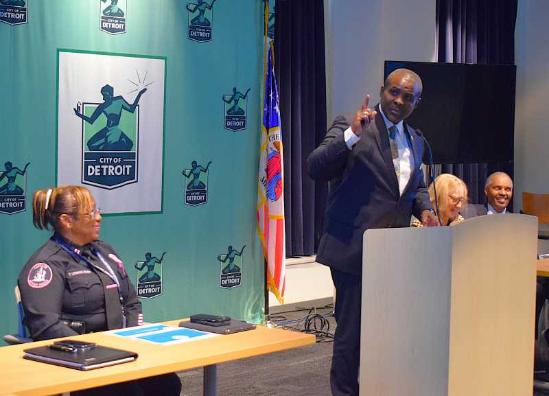  Wayne County Sheriff's Office Chief Robert Dunlap speaks, with panelists Detroit Police Department Captain Toyna Leonard. School of Social Work Dean Sheryl Kubiak and Wayne County Probate Court Chief Judge Hon. Freddie Burton listening on