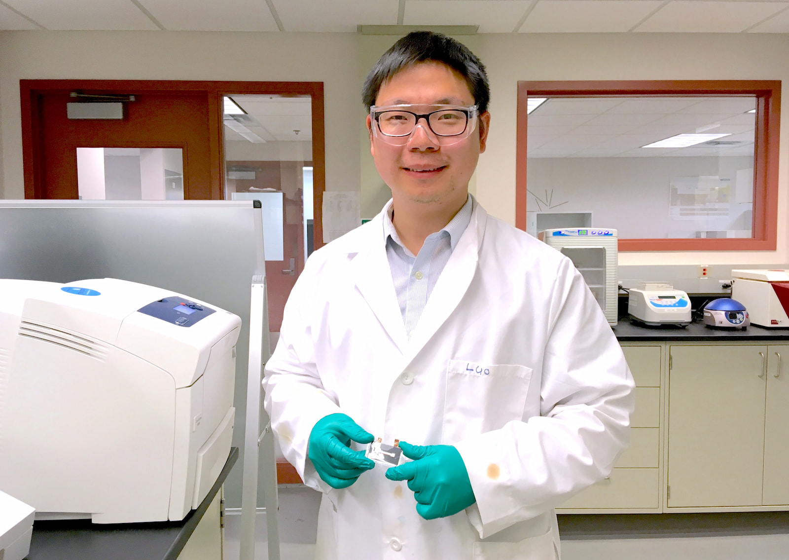 Long Luo in his research lab
