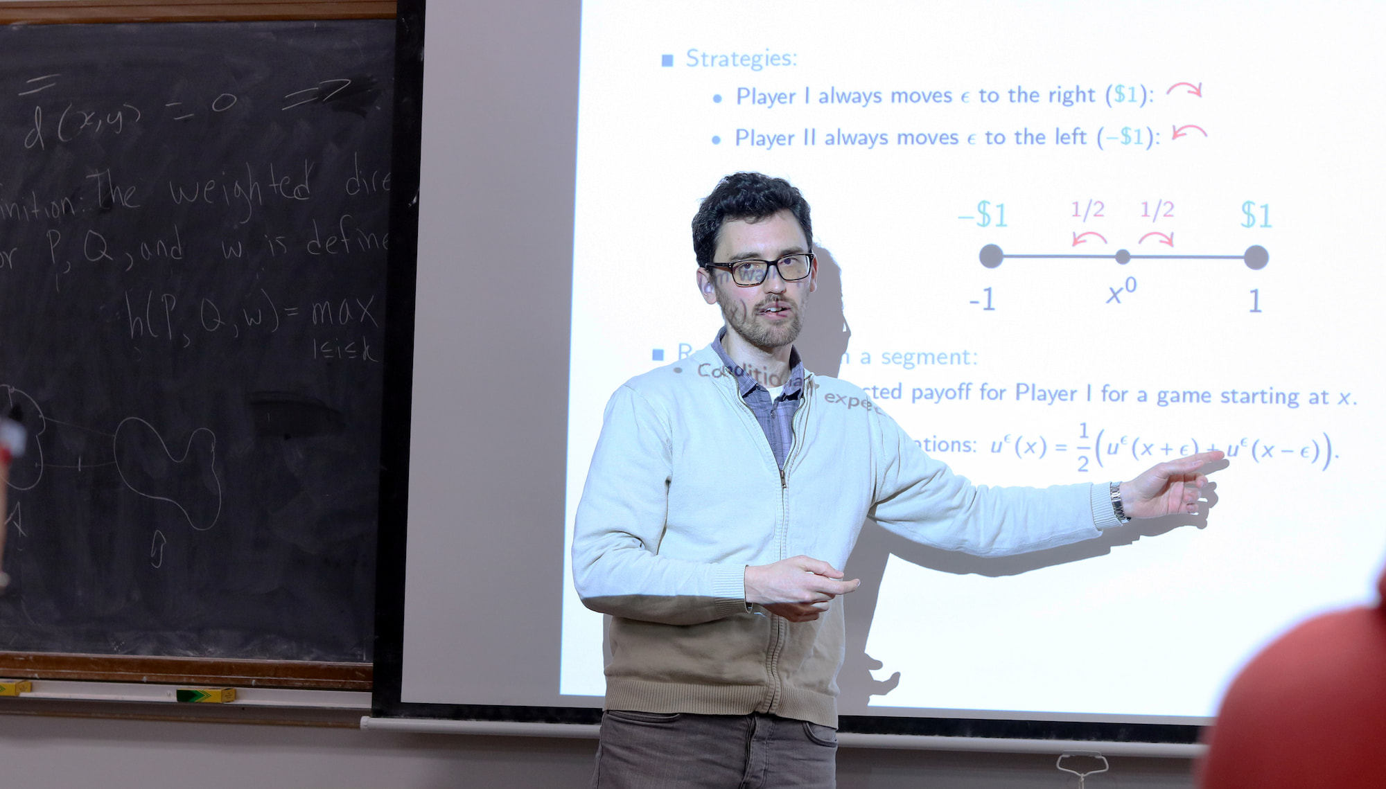 Professor Charro lecturing a Mathematics course.