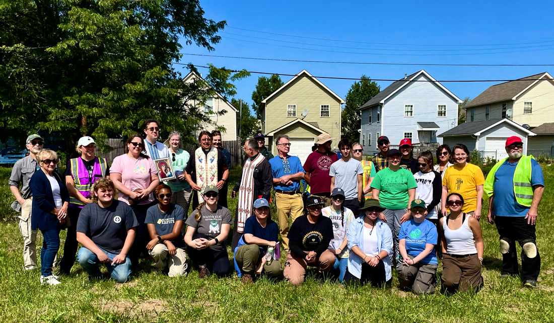 Faculty, students and the community pose for Public Archaeology Open Day