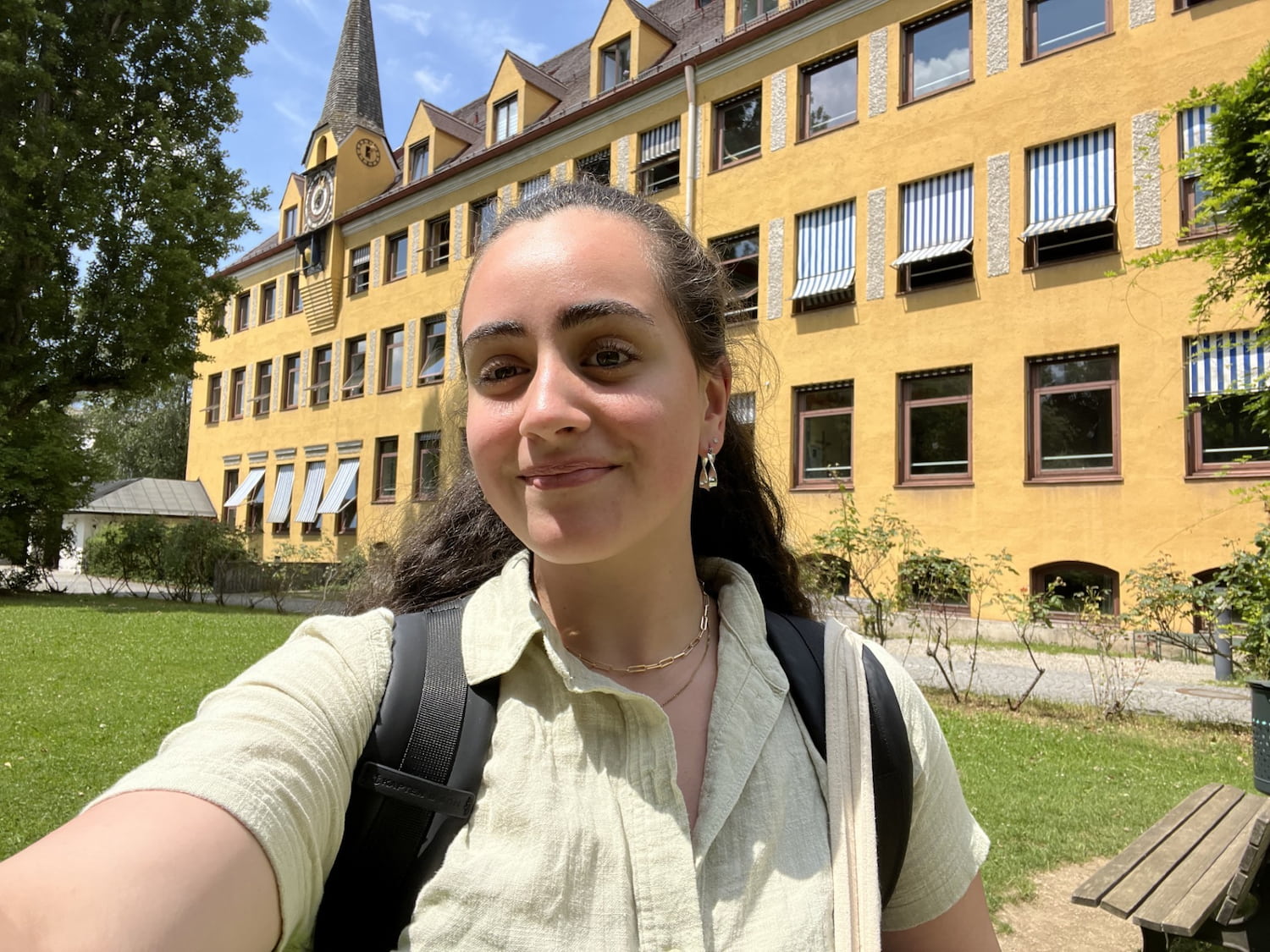 Safiya in front of the Max-Josef-Stift