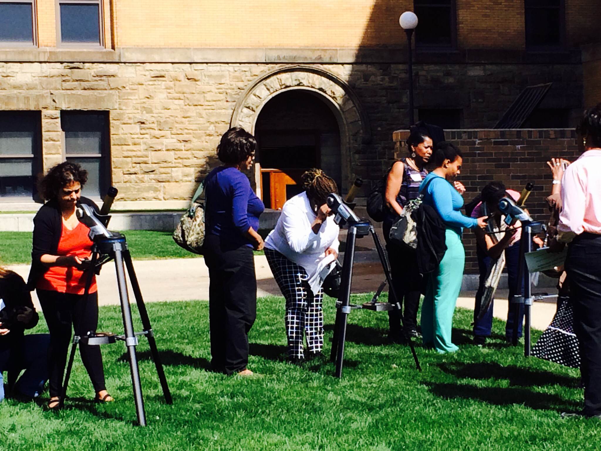 Detroit Public Schools teachers learn to use solar telescopes