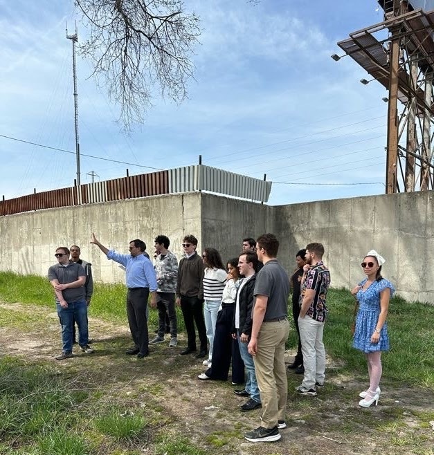 Economics Club students on tour of Detroit